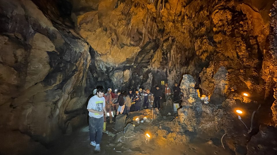 Karabük'teki Mencilis mağarasında mahsur kalan 4 kişi kurtarıldı - 3
