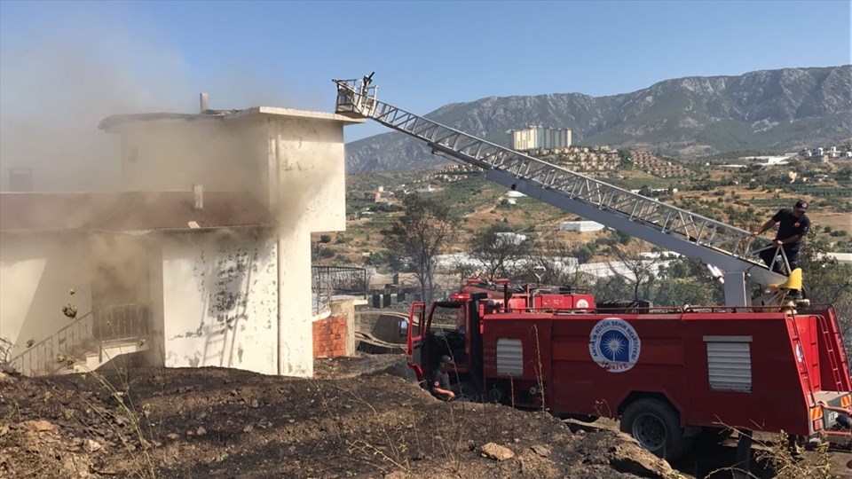 Alanya'da villalar bölgesinde yangın - 3