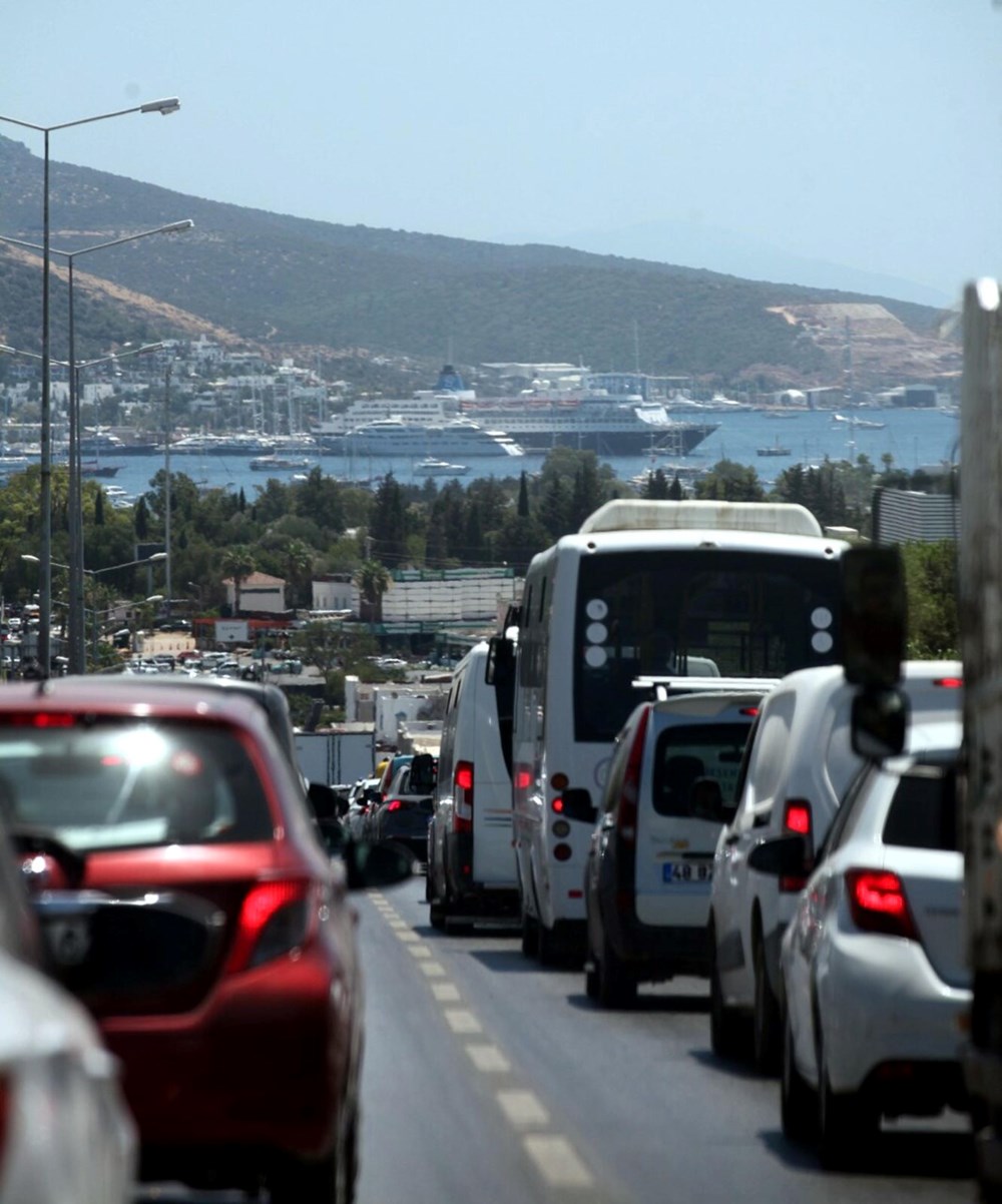 Bodrum'da tatil dönüşü yoğunluğu: Kilometrelerce araç kuyruğu oluştu - 9