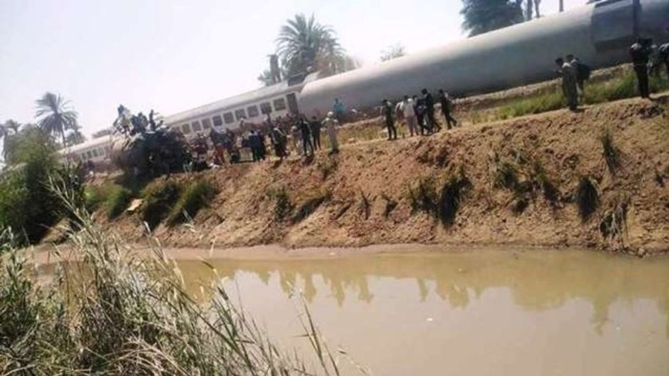 SON DAKİKA HABERİ: Mısır'da iki tren çarpıştı: 32 ölü, 66 yaralı - 2