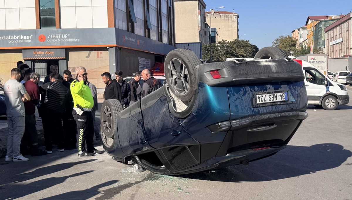 Ataşehir'de kaza: Sürücü yaralandı Ataşehir'de kaza: Sürücü yaralandı