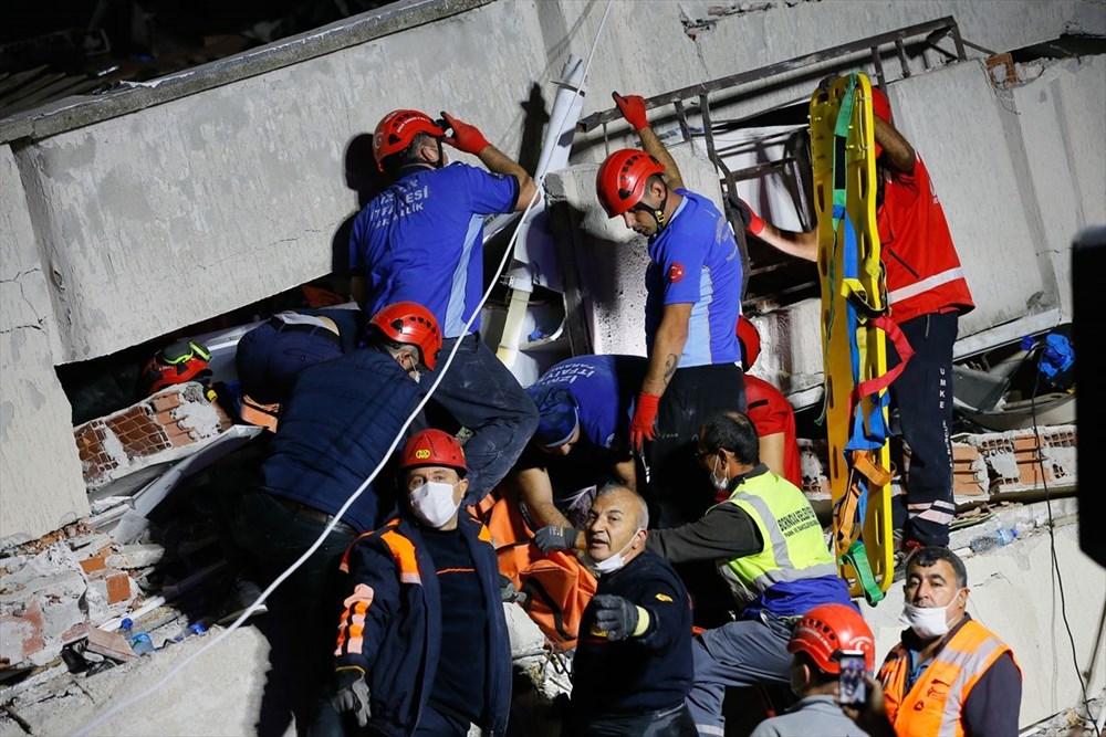 İzmir'de deprem sonrası enkaz altındakiler için zamana karşı yarış (33 saat sonra kurtarıldı) - 20