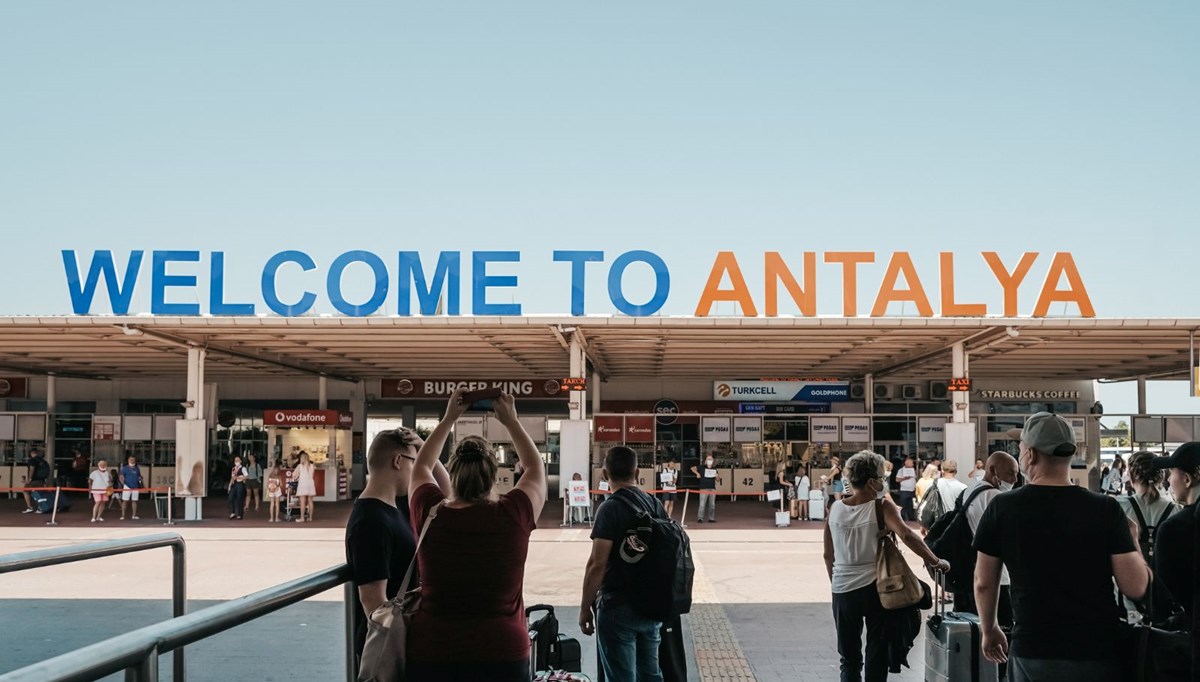 15,5 milyon turistle rekor kıran Antalya'da sezon 12 aya yayıldı 15,5 milyon turistle rekor kıran Antalya'da sezon 12 aya yayıldı