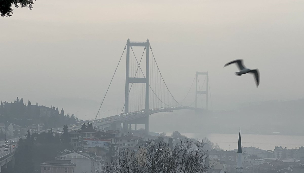 İstanbul'da yoğun sis: Boğaz'da gemi trafiği durduruldu