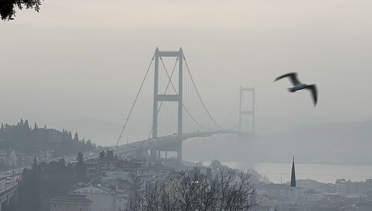 İstanbul'da yoğun sis: Boğaz'da gemi trafiği durduruldu İstanbul'da yoğun sis: Boğaz'da gemi trafiği durduruldu