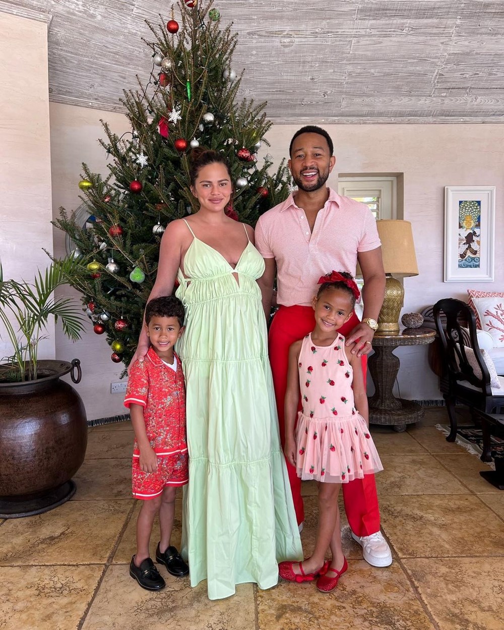 Chrissy Teigen ve John Legend üçüncü kez bebek sahibi oldu - 4