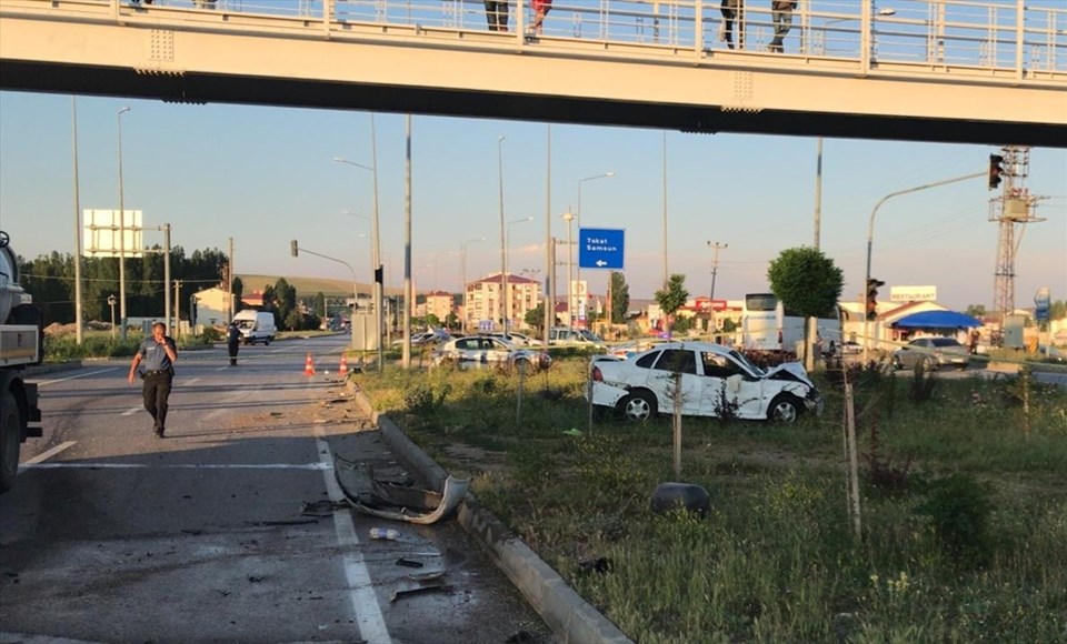 Sivas'ta feci kaza: 2 ölü, 2 ağır yaralı - 1