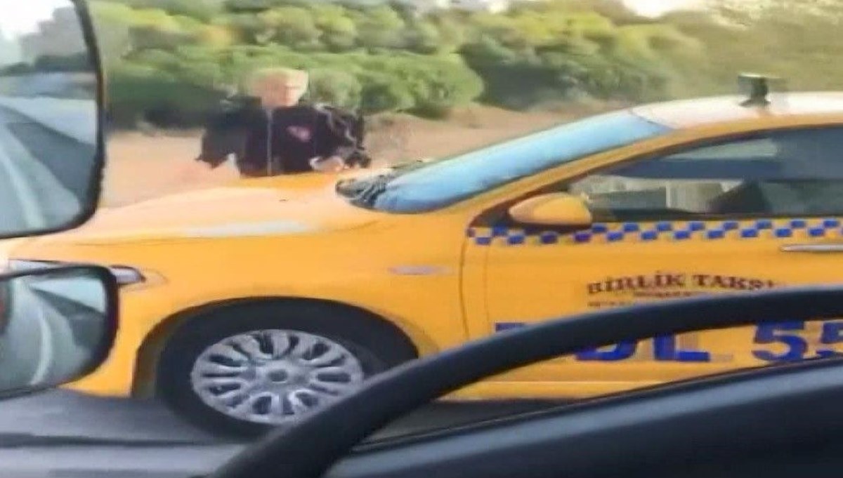 Kaldırımdan giden taksici, yayadan yol istedi