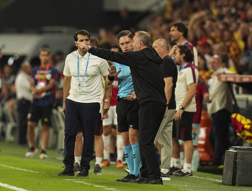 Sergen Yalçın, Göztepe yenilgisi sonrası "Zamanı değil" diyerek mesaj verdi: "Konuşacak çok şey var" - 1