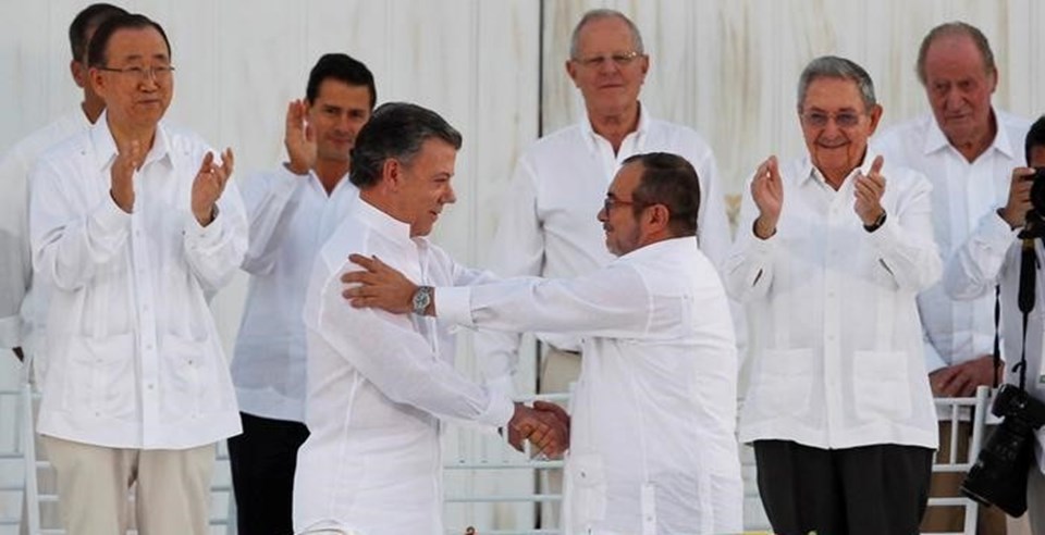 FARC sözünü tuttu, silahlar teslim ediliyor - 1