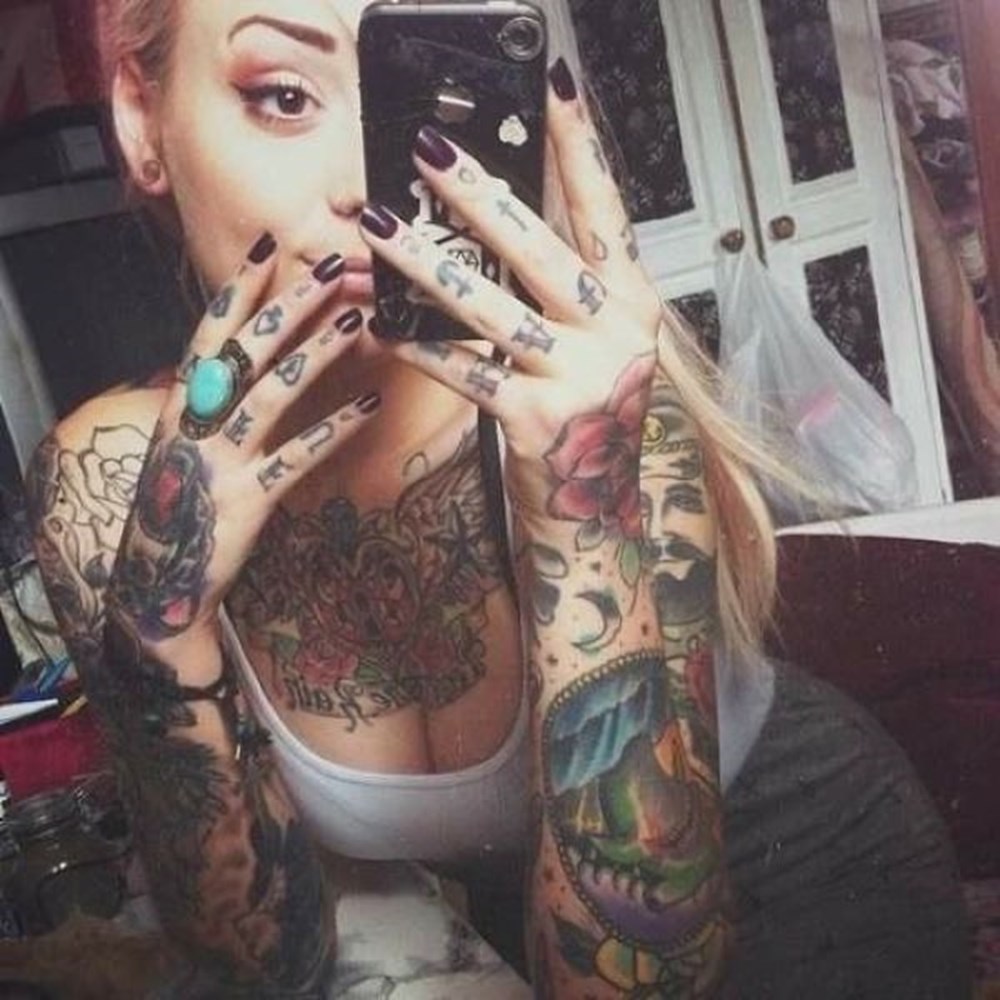 Татуированные девушки селфи