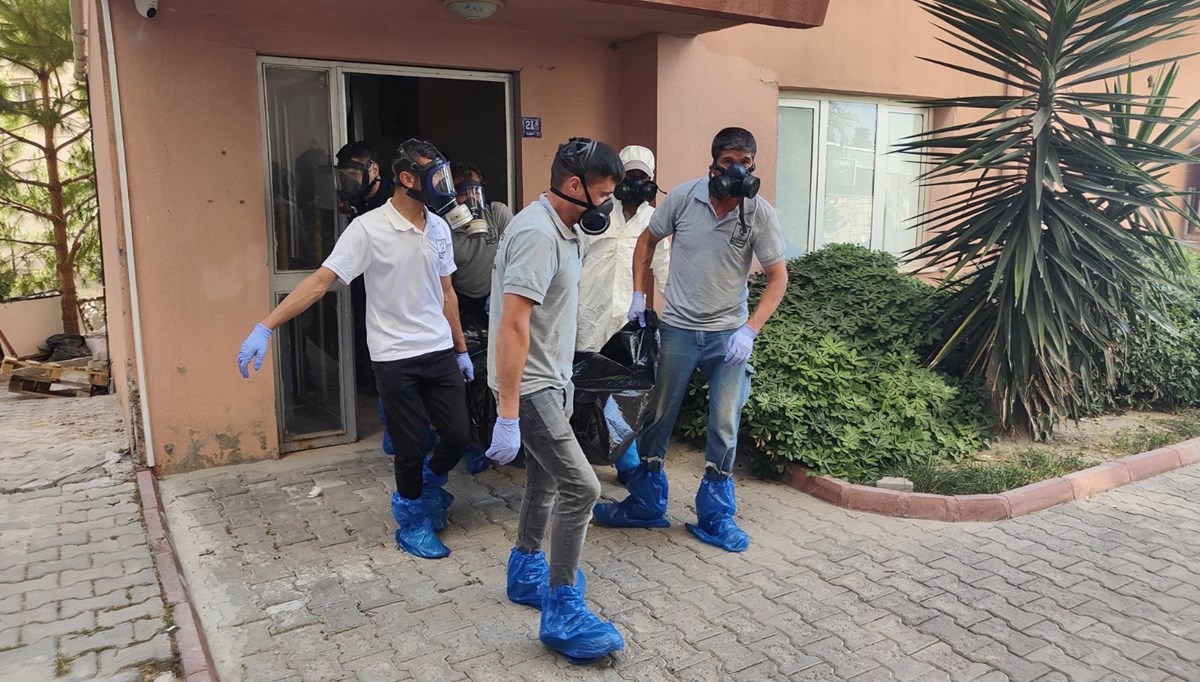 Apartman dairesinden gelen kötü koku acı gerçeği ortaya çıkardı Apartman dairesinden gelen kötü koku acı gerçeği ortaya çıkardı