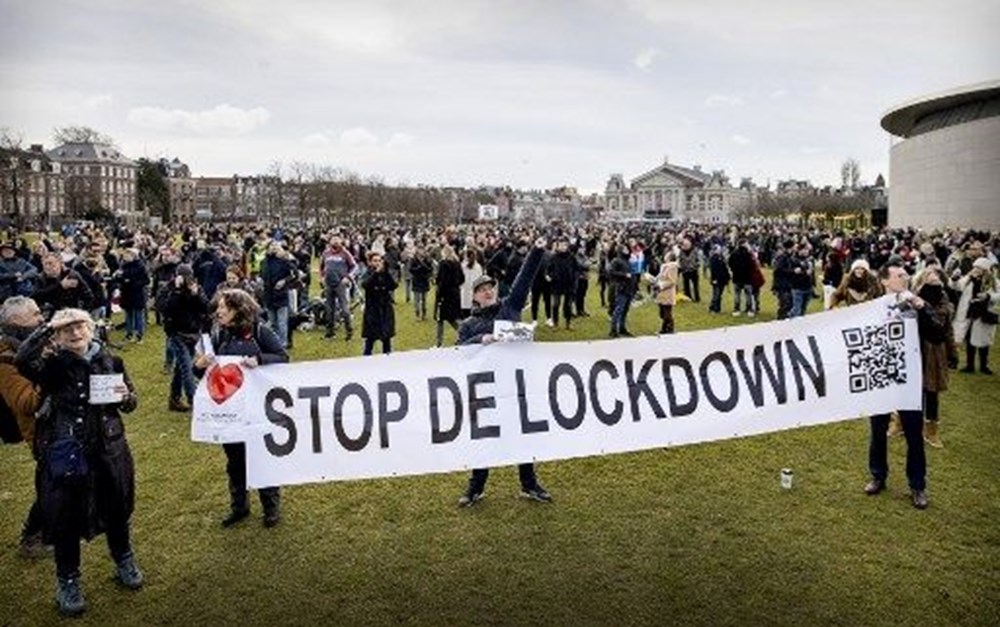 Hollanda'da Covid-19 önlemleri protestosu: 30 gözaltı - 4
