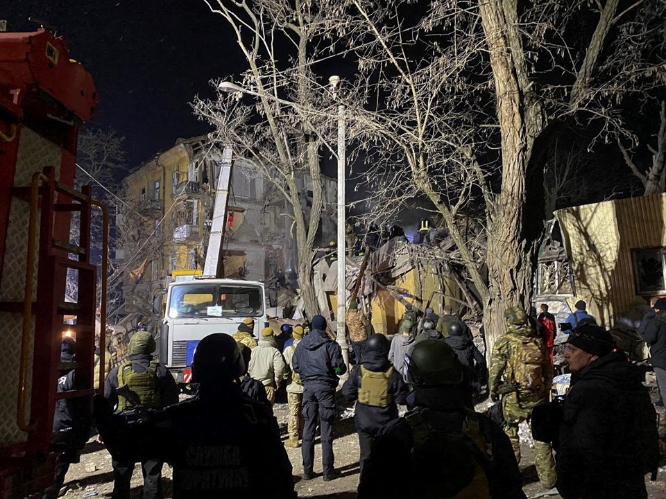 Ukrayna’da füze apartmana isabet etti: 3 ölü, 8 yaralı - 1