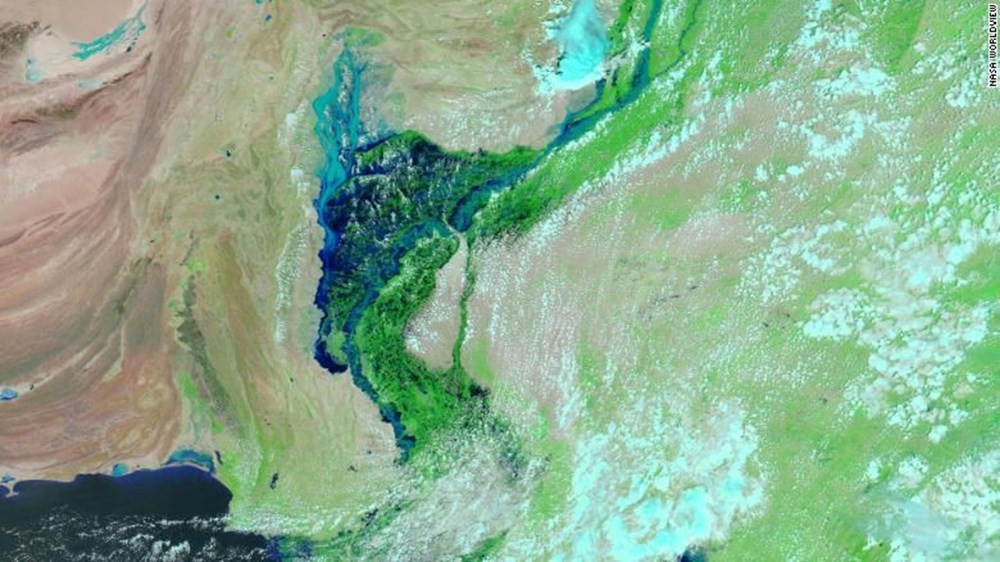NASA paylaştı: Pakistan'daki sel ülkede 100 km çapında bir göl oluşturdu - 2