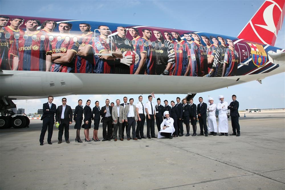 Qatar airways барселона. Самолет барселоны фк. Qatar airways fc barcelona. Самолеты футбольных клубов. Авиа барселону.