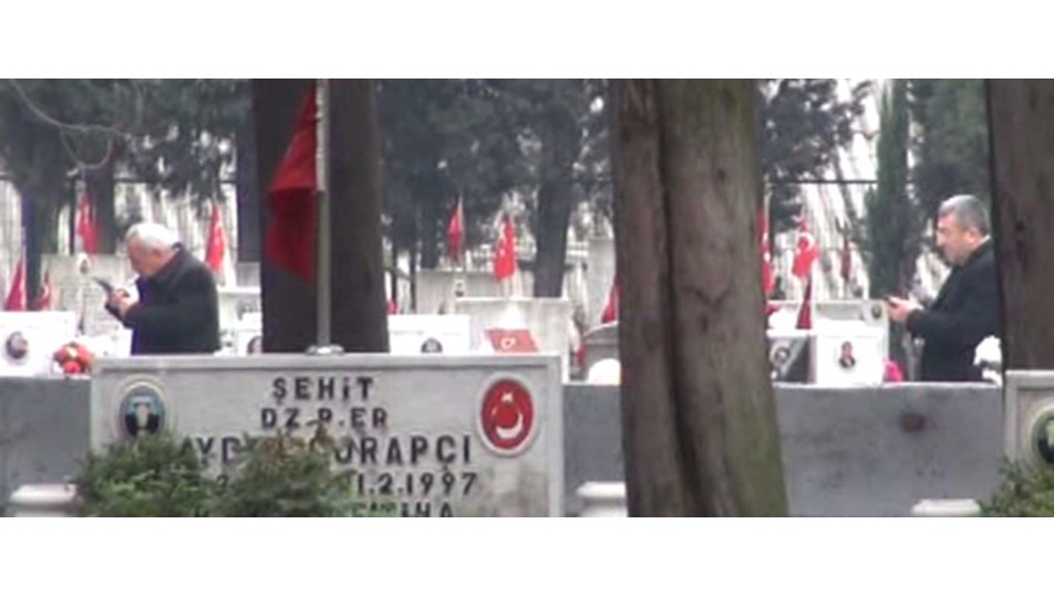 Edirnekapı Şehitliği'nde silah sesleri
