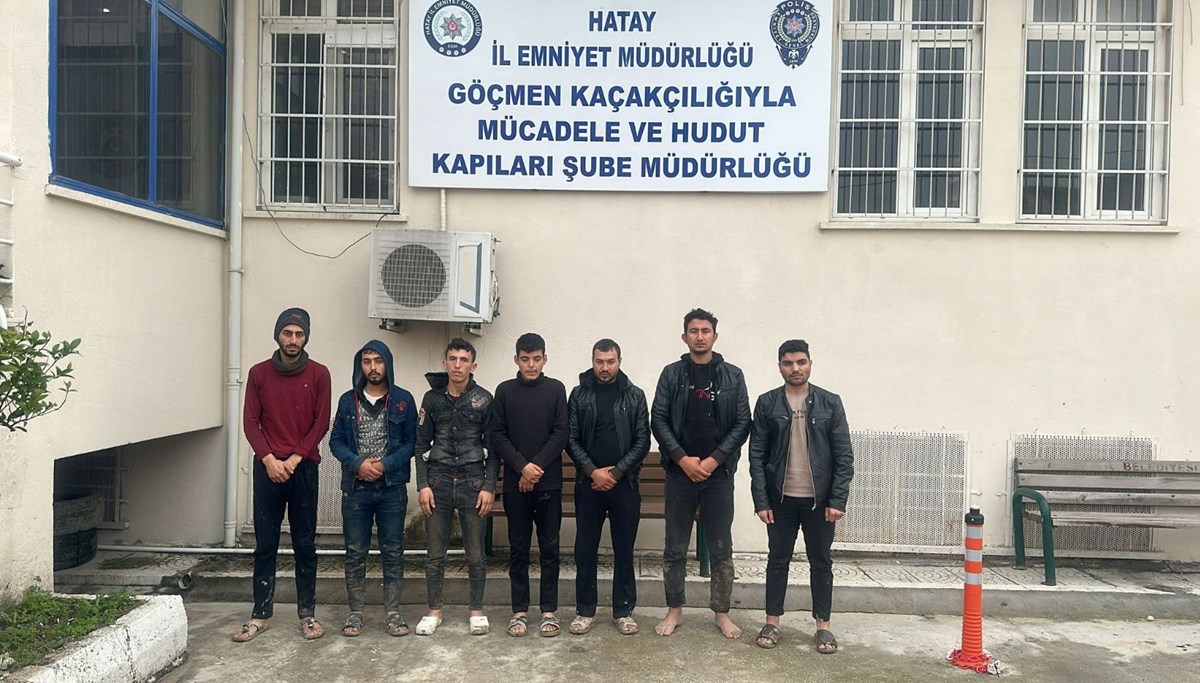 Dur ihtarına uymayan araçta 12 kaçak yakalandı Dur ihtarına uymayan araçta 12 kaçak yakalandı