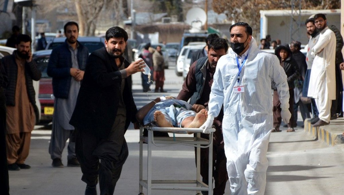 Pakistan'da seçim krizi: 5 kişi öldü, mobil hizmetler durduruldu Pakistan'da seçim krizi: 5 kişi öldü, mobil hizmetler durduruldu