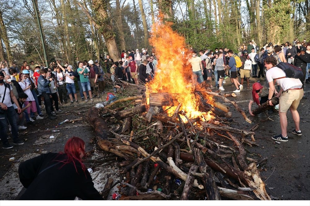 Police intervened when the festival, which was announced as April 1 joke in Belgium, turned into reality - 3