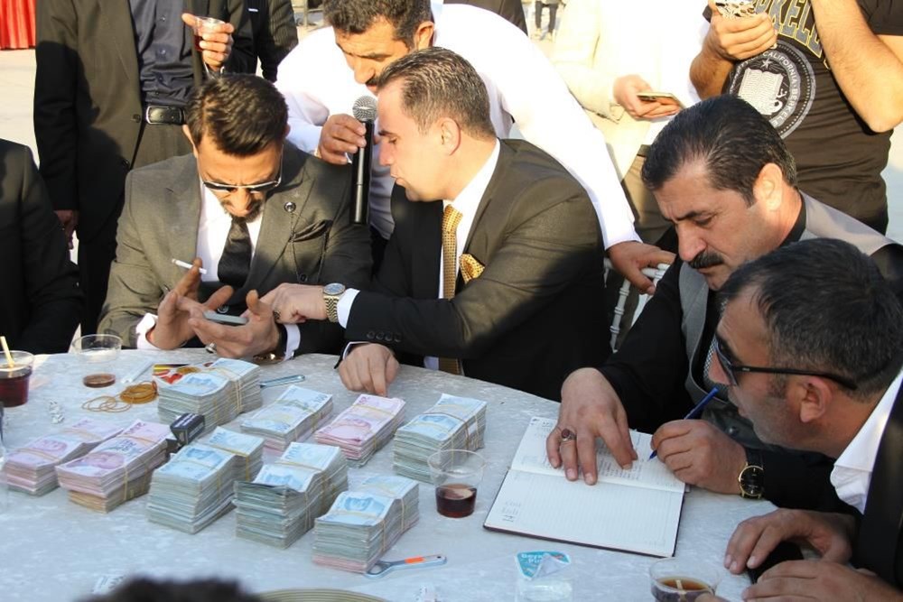 Aşiret düğününde gelinle damada 1 kilo altın - 5