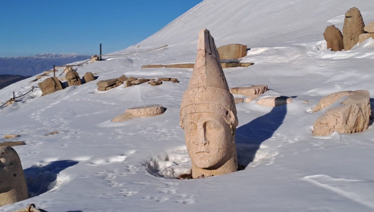 Yabancı turistler Nemrut'a hayran kaldı: Bu sanat eseri başka yerde yok