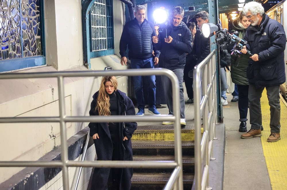 Shakira, New York'ta metroda görüntülendi - 7