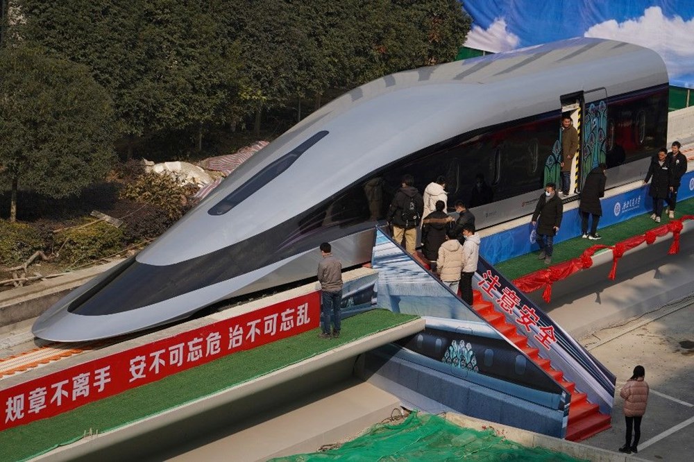 Çin raylara değmeden 600 km hızla giden trenini tanıttı - 2