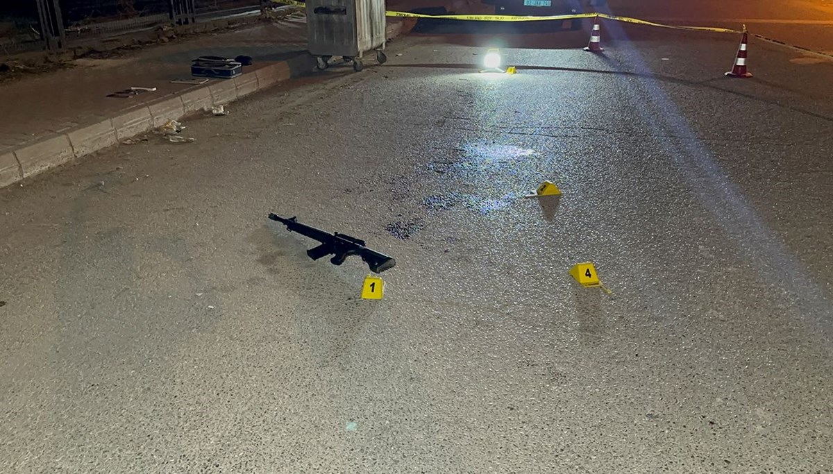 Sokak ortasında otomatik tüfekle infaz
