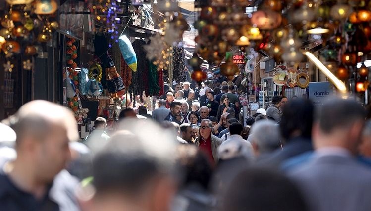 Çarşı pazarda ramazan alışverişi: Hurmanın kilosu cep yakıyor