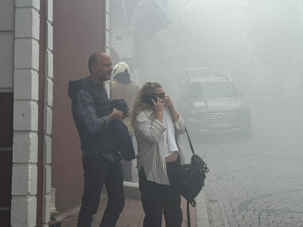 Boğaz'da yangın paniği: Alevler hızla yayıldı, ünlü oyuncunun da evi yandı - 4