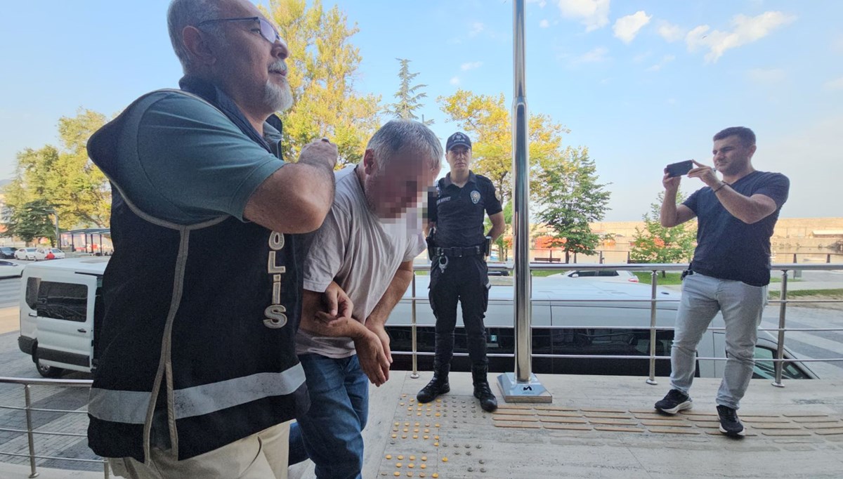 Dedektörle define ararken yakalandılar