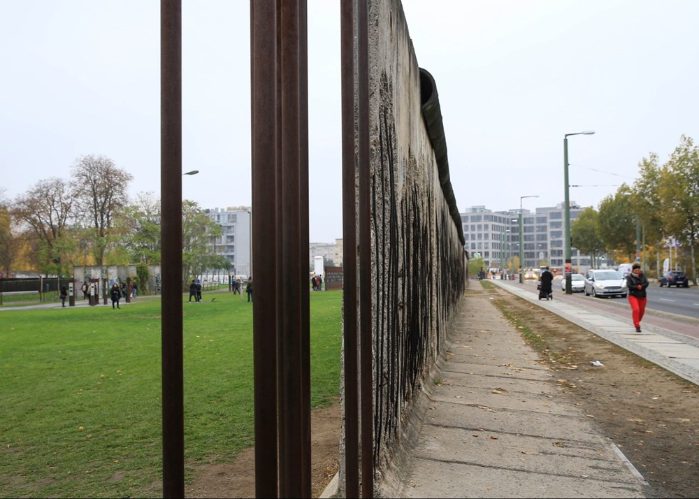 �Utanç duvarı� olarak anılan Berlin Duvarı 29 yıl önce yıkıldı Son