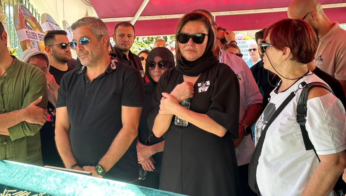 Deniz Seki annesine veda etti Deniz Seki annesine veda etti