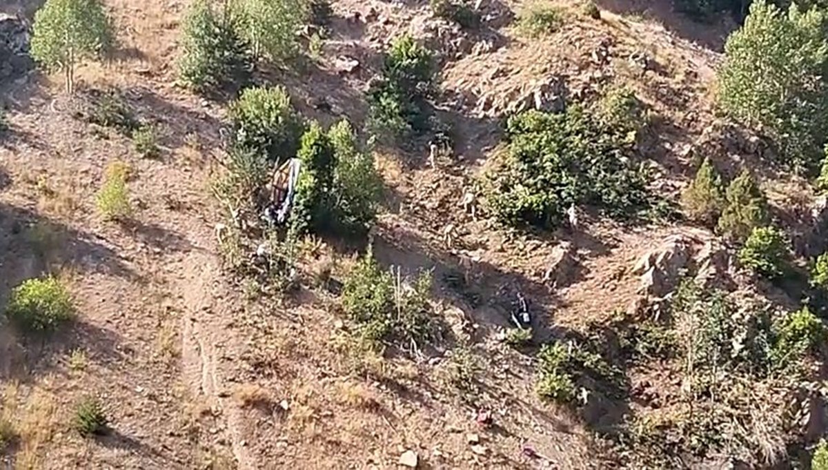 Sivas'ta feci kaza: 3 ölü, 18 yaralı Sivas'ta feci kaza: 3 ölü, 18 yaralı