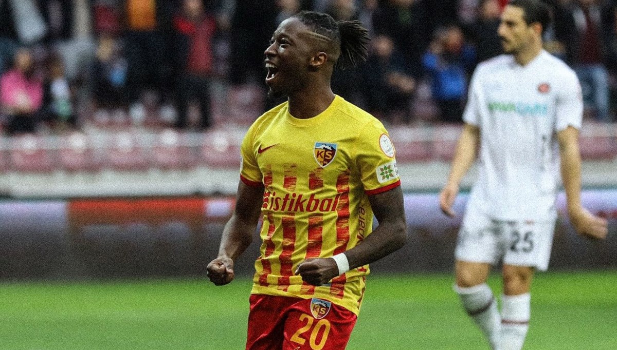 Carlos Mane ligdeki 3. golünü attı Carlos Mane ligdeki 3. golünü attı