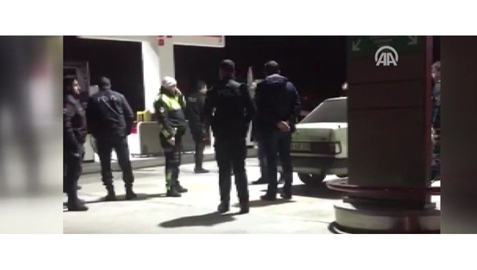 Şoförü silahla tehdit ettiler, otobüstekiler polis çıkınca gözaltına alındılar