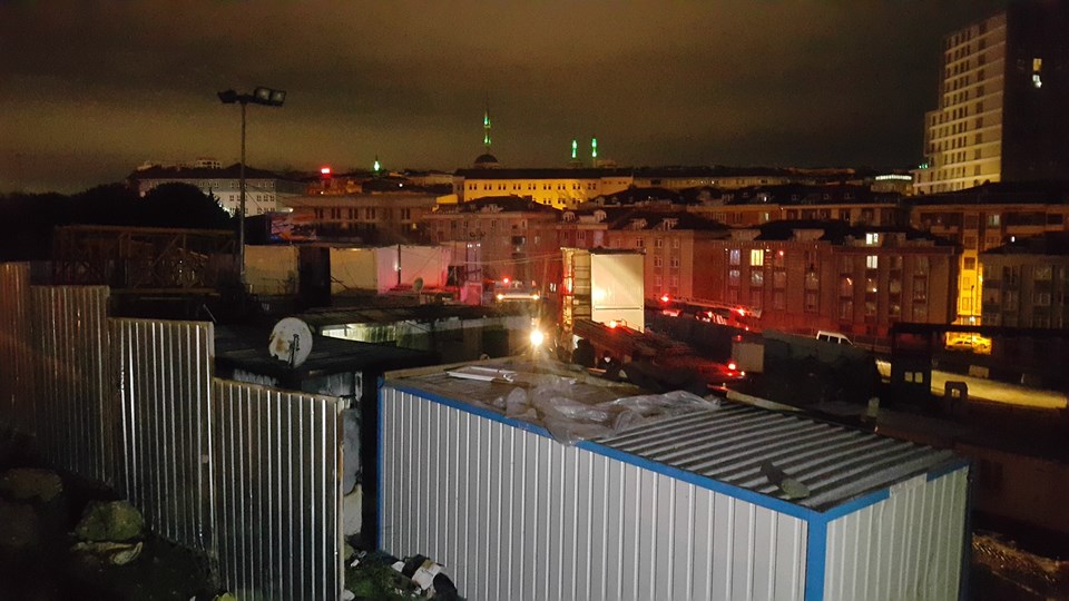 Sultangazi'de işçi konteynerinde yangın: Arkadaşlarını kurtardı, kendi can verdi - 1