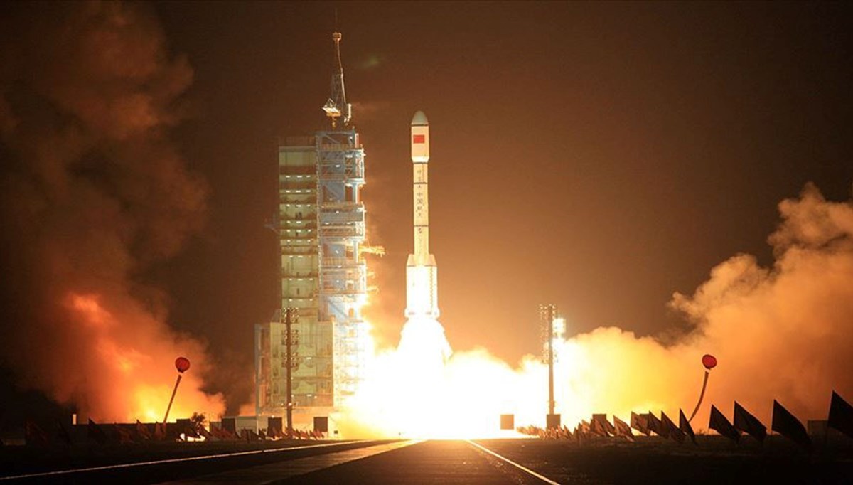 Çin uzay yarışına katıldı: İnsanlı iki sefer yapacak