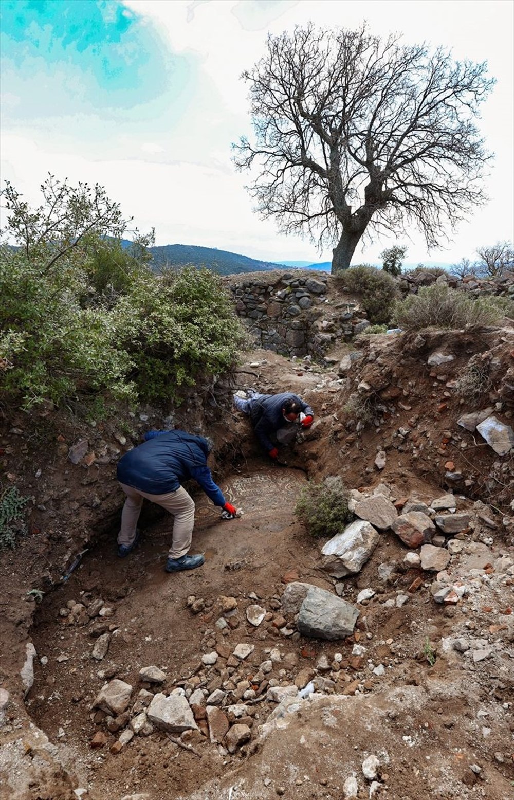 İzmir'de kaçak kazı sırasında manastır ve 1500 yıllık mozaik bulundu - 20