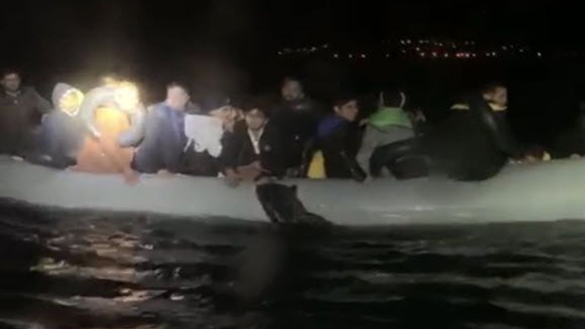 izmir de sahil guvenlik botu ile kacak