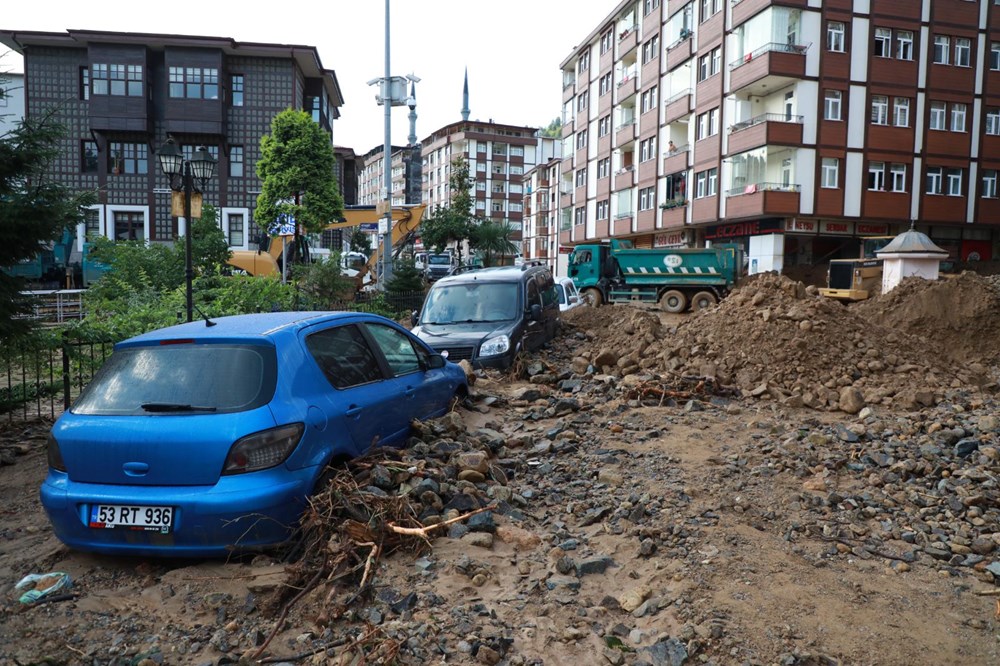 Rize’de sel ve heyelan afetinin hasarı gün ağarınca ortaya çıktı - 21