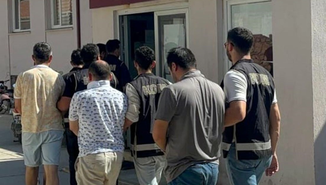 Tekne ile kaçmaya çalışan FETÖ'cüler yakalandı