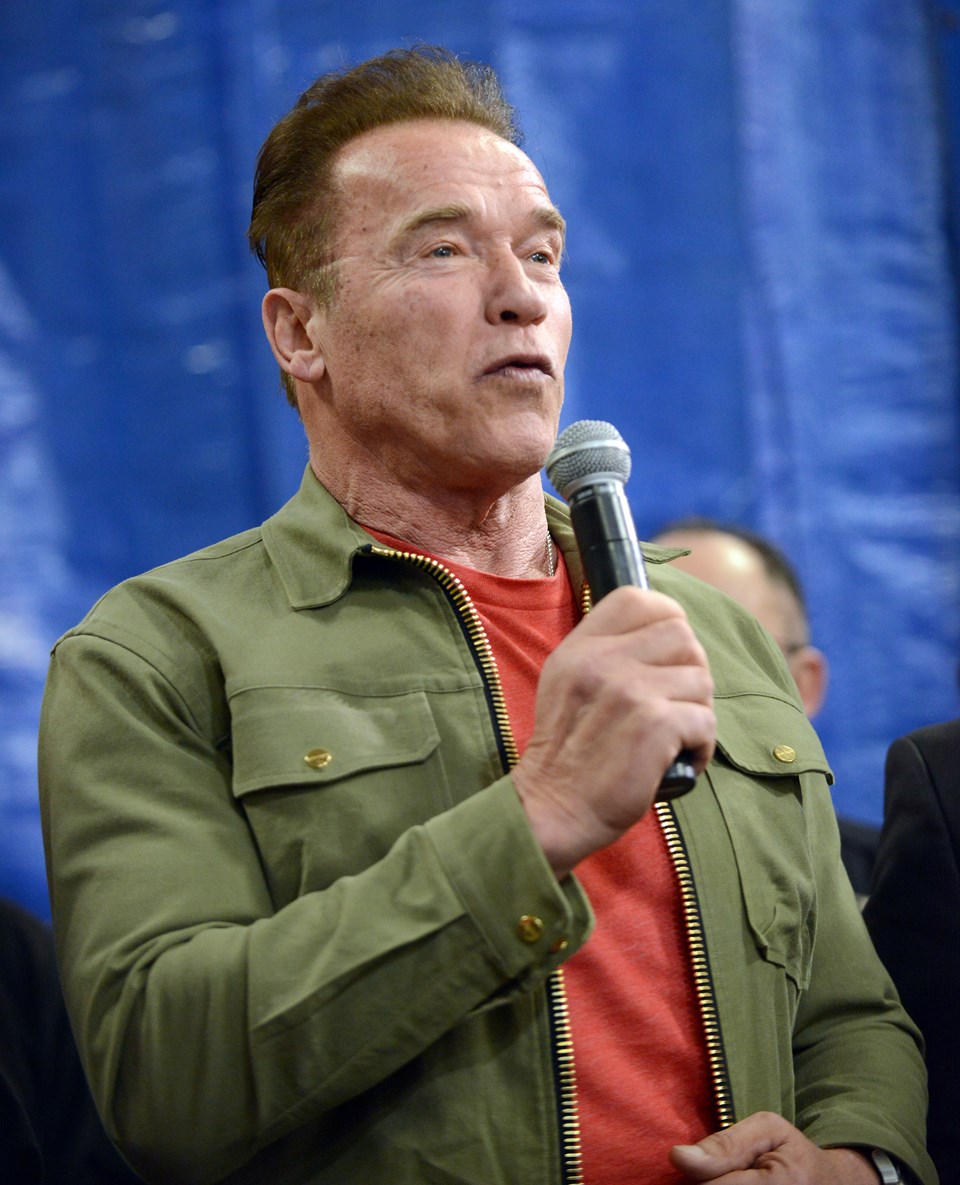 Schwarzenegger'den Trump'a: Hitler'in ordularını bozguna uğratmış bir ülkede Nazi bayraklarına yer yok - 2