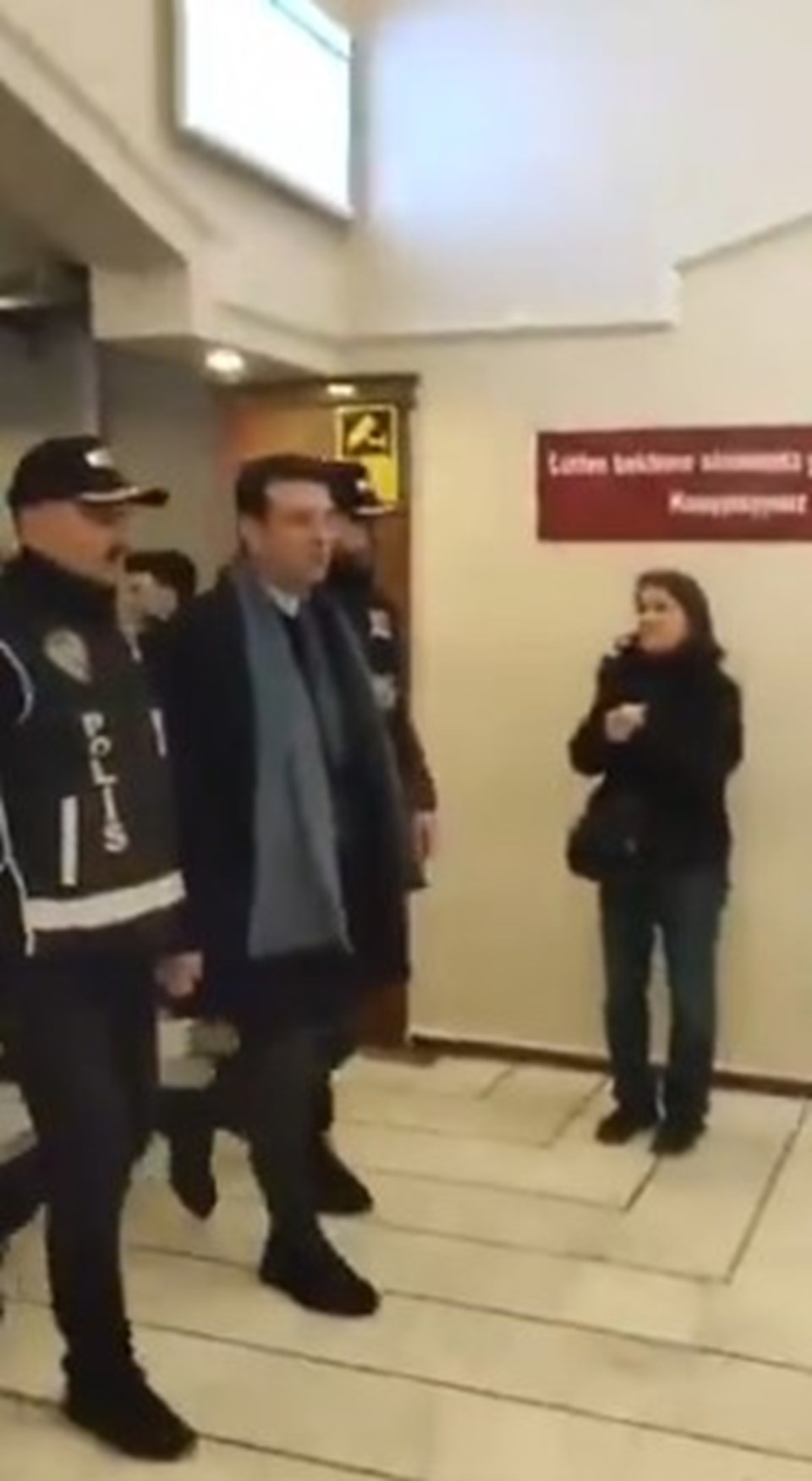Yolsuzluk ve terör soruşturması: Ekrem İmamoğlu gözaltına alındı - 1