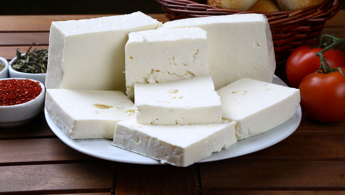 Ünlü peynir markası marketlerden toplatılıyor! Ölümcül bakteri taşıdığı ortaya çıktı