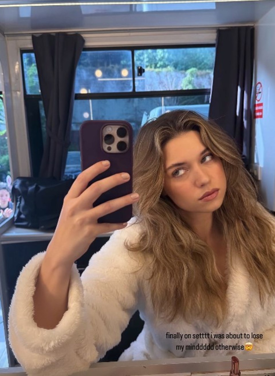 Afra Saraçoğlu'ndan set pozu - 1