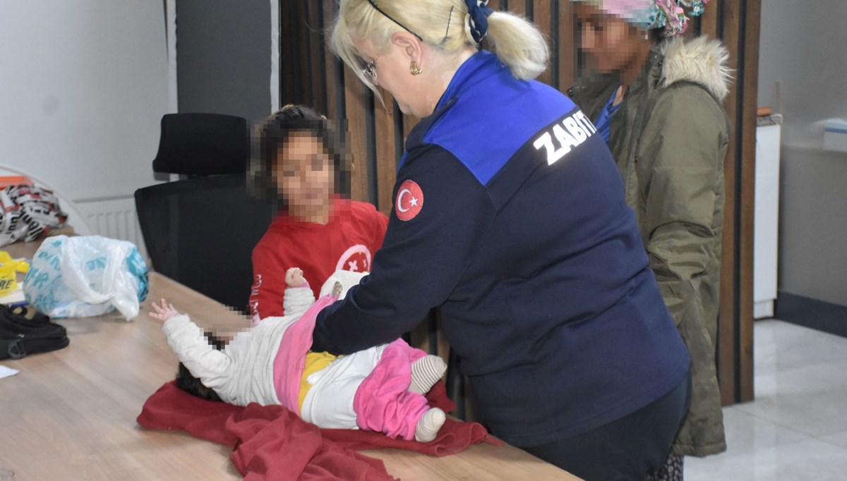 Zabıtadan dilenci operasyonu: Paraları bebeğin bezine gizlemiş Zabıtadan dilenci operasyonu: Paraları bebeğin bezine gizlemiş