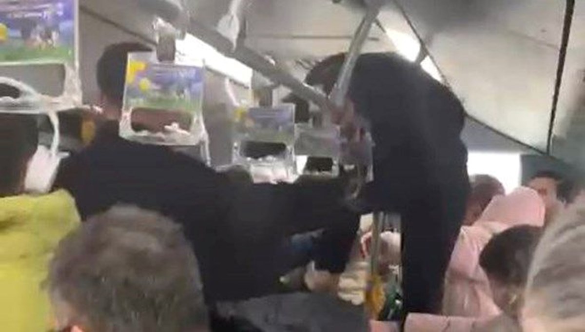 Metrobüste boş koltuk kavgası Metrobüste boş koltuk kavgası
