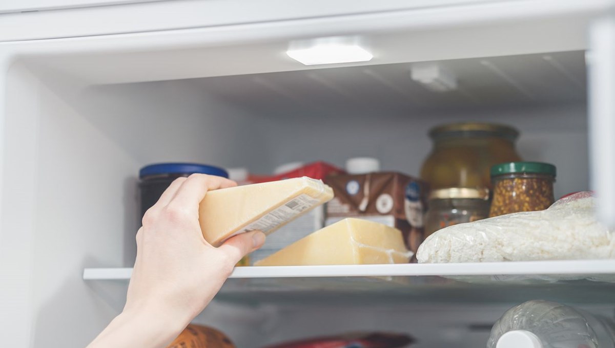 Buzdolabının içine bozuk para koyunca bakın ne oluyor? Bu faydasını çok az kişi biliyor